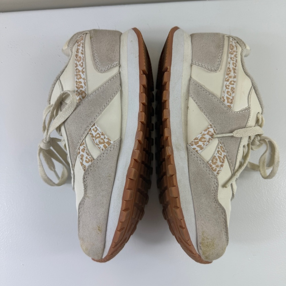 Reebok Beige and Gray Sneakers with Cheetah Pattern Accents‎ Sz 3 - Picture 9 of 13